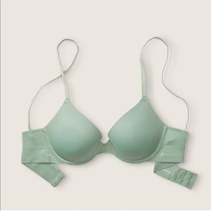 Victoria’s Secret pink super push-up bra
